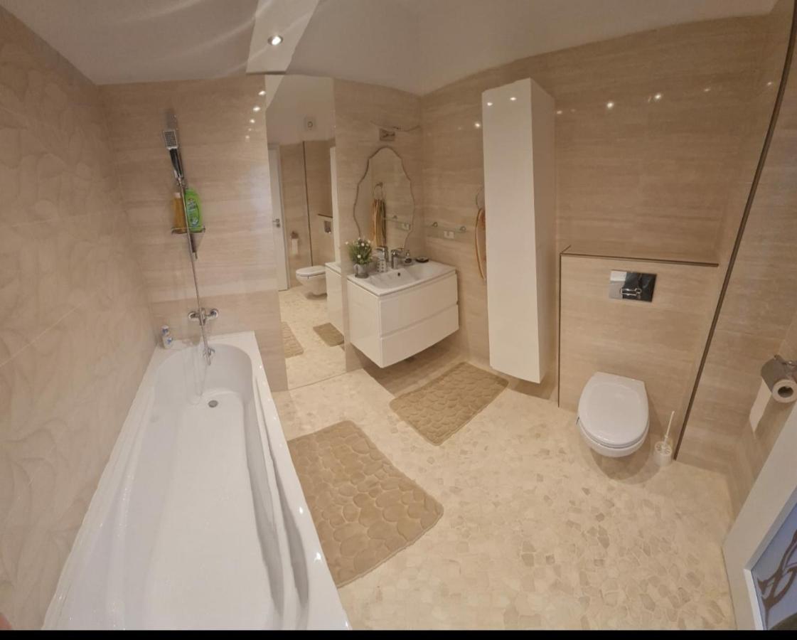 Iosia Apartment 203 Орадеа Екстериор снимка